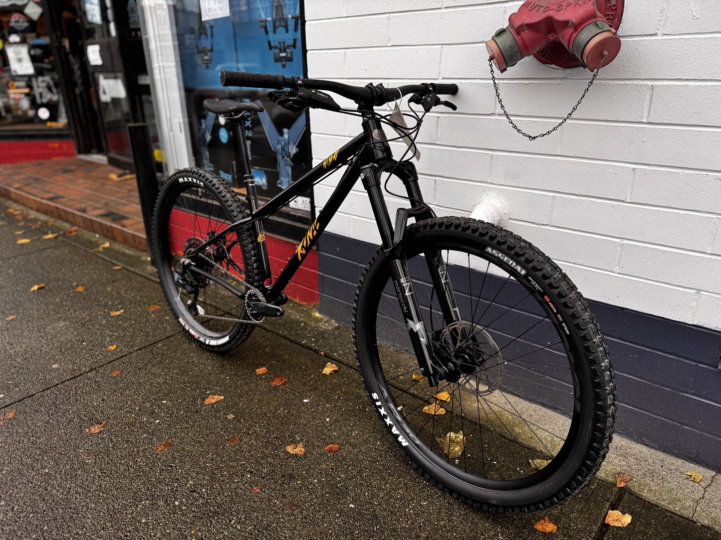 Kona Bikes - Kona Honzo ESD - More Bikes - More Bikes Vancouver - Vancouver