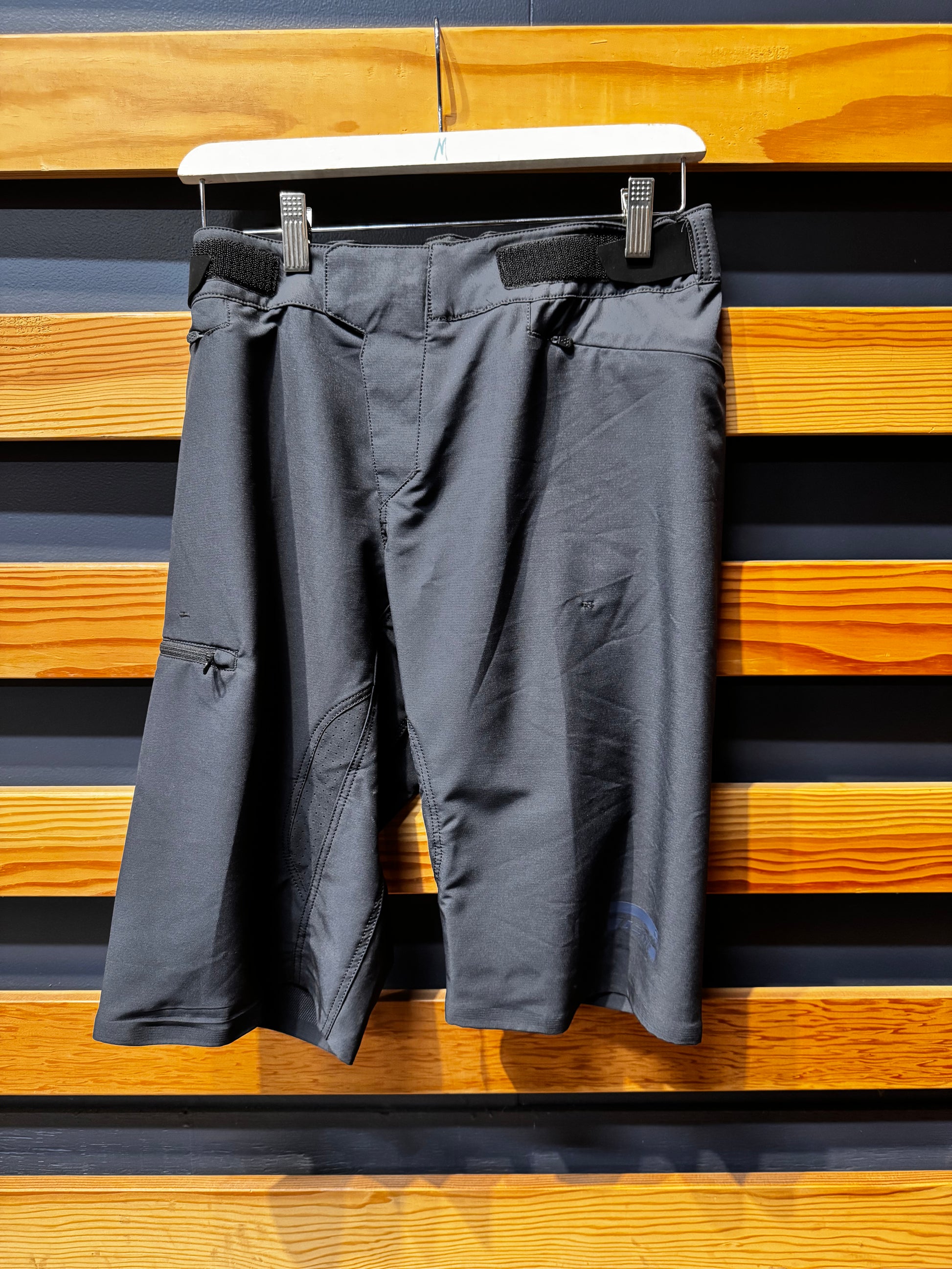 Leatt mtb - leatt shorts - leatt mtb shorts - mtb shorts - more bikes - more bikes vancouver - vancouver