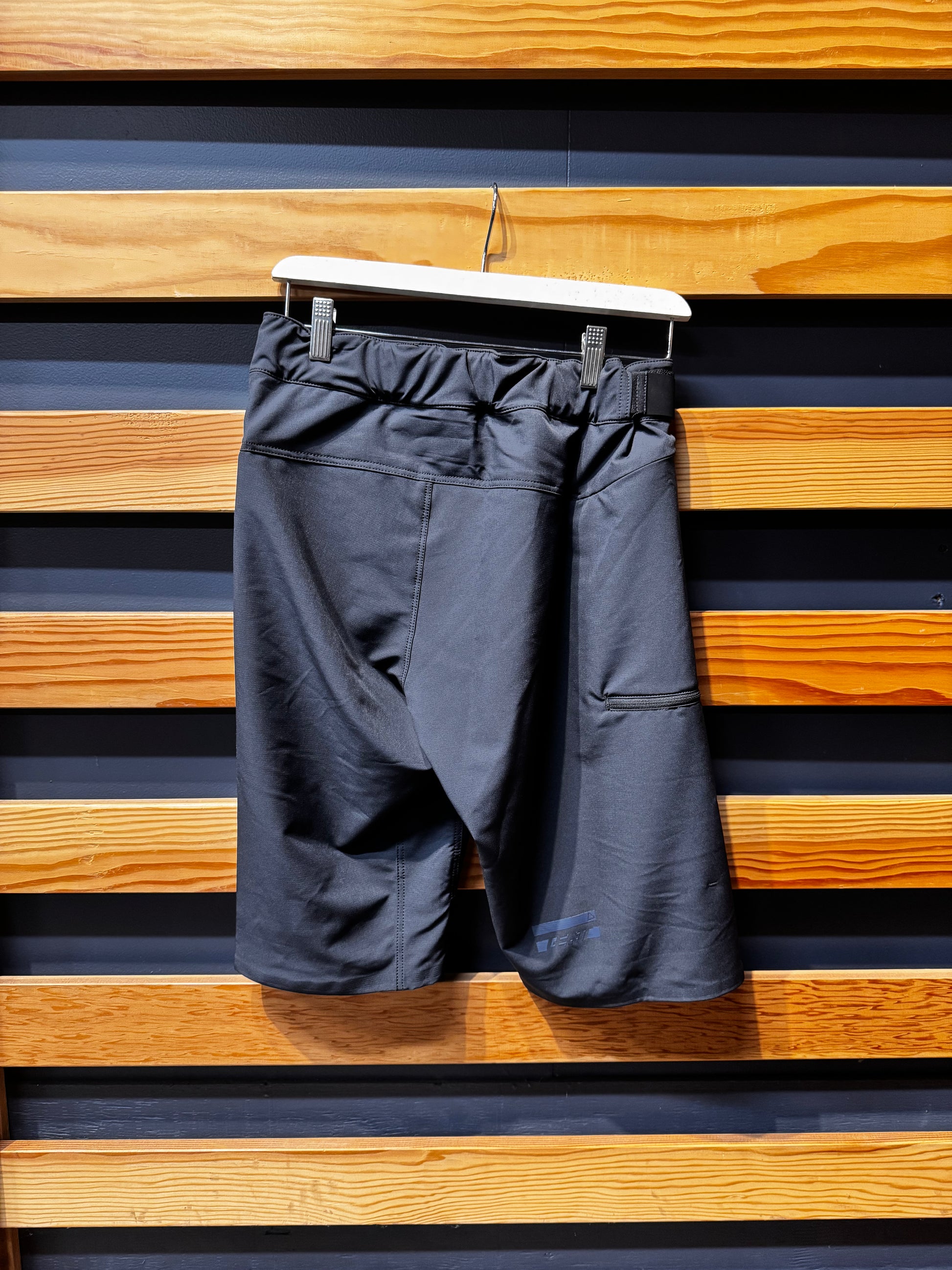 Leatt mtb - leatt shorts - leatt mtb shorts - mtb shorts - more bikes - more bikes vancouver - vancouver