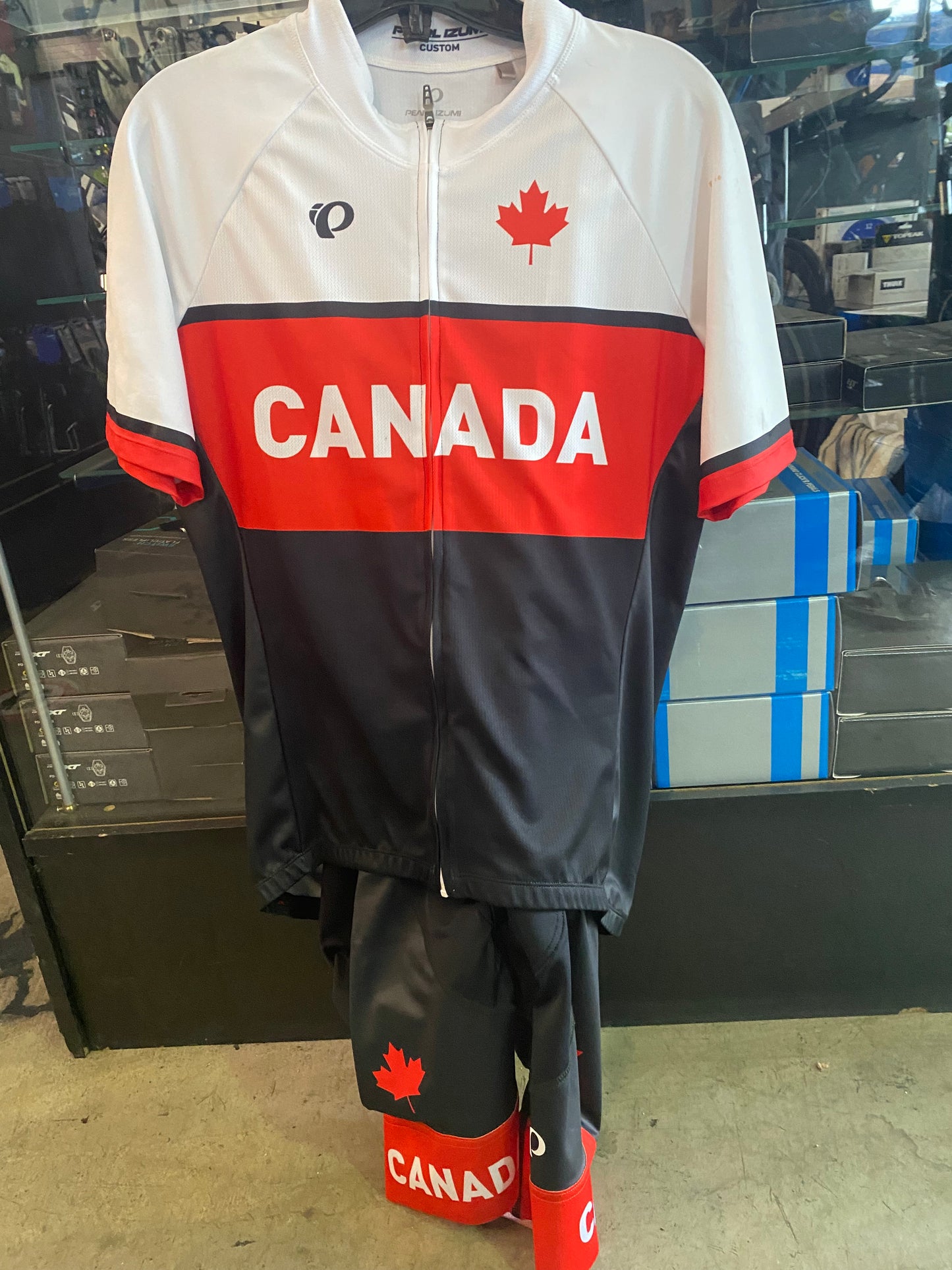 PEARL IZUMI - ELITE PURSUIT LTD BIB SHORT, CANADA