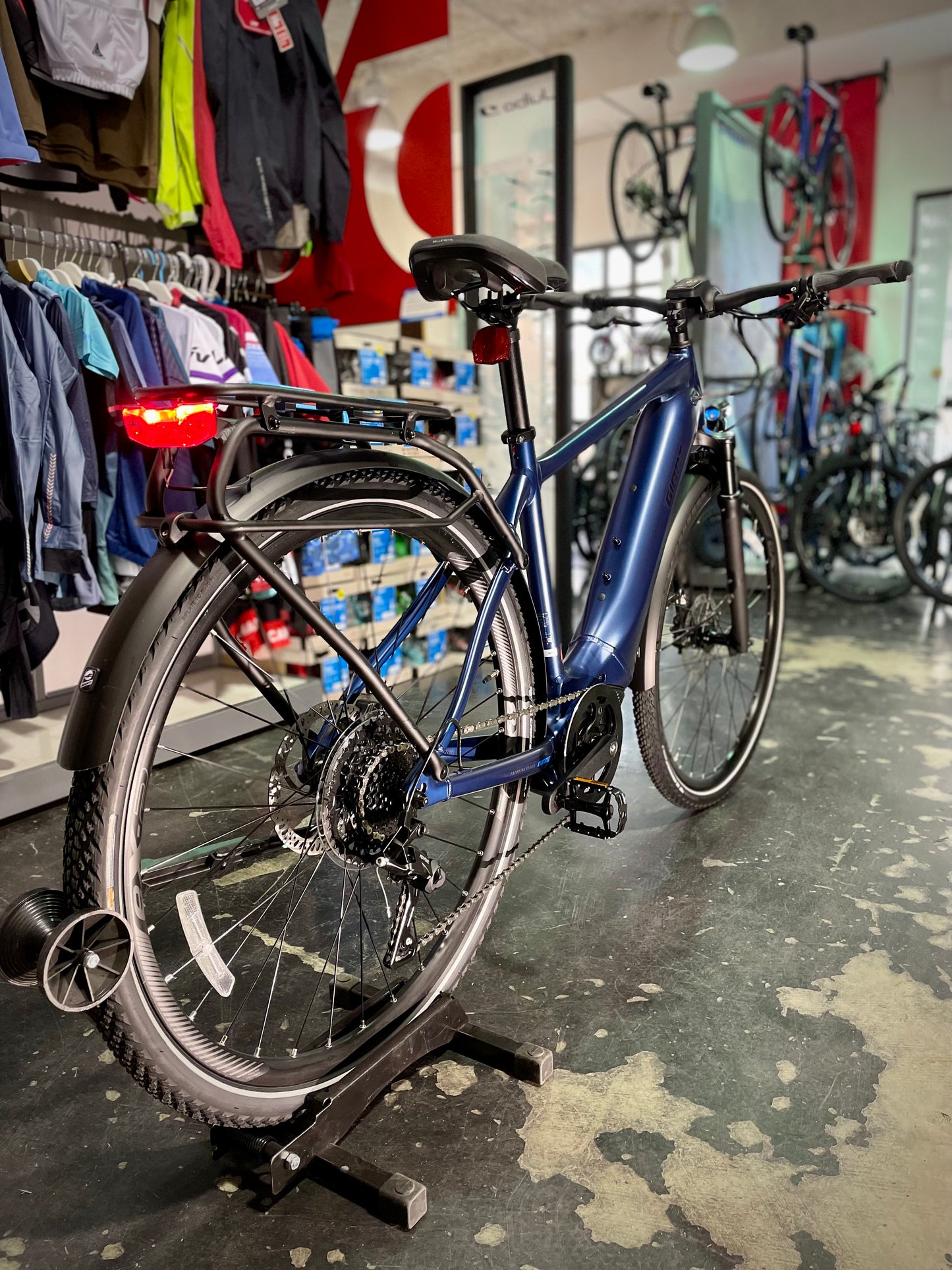 Giant 2022 - Explorer E+ 2 GTS - More Bikes Vancouver