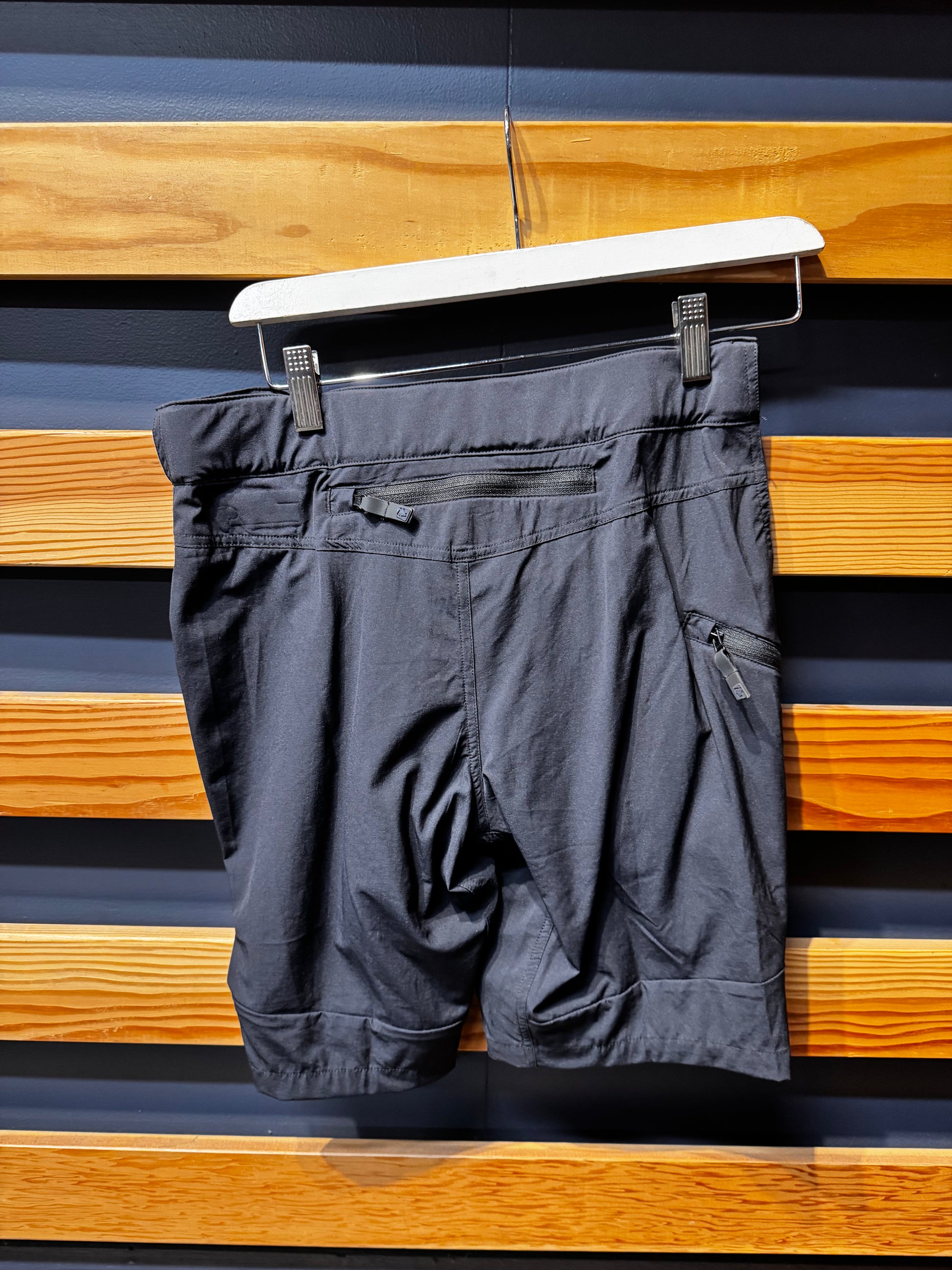 LEATT SHORTS DBX – More Bikes Vancouver